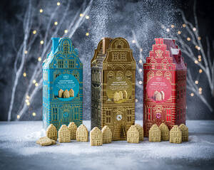 marksandspencer_XMAS20_skotske maslove susenky v plechovce_hraci skrinka_modra zluta a cervena_lifestyle foto_249Kc